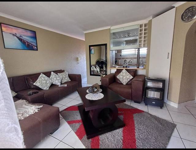 2 BEDROOM COMPLEX FOR SALE IN WINCHESTER HILLS